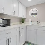 Charming Oasis: Heated Pool, Spa & Beach Access