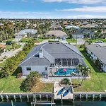 Experience Luxury- Gulf Access, Stunning Canal Views, Heated Pool- Villa Avalon - Roelens