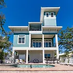Freshly Squeezed: 5Br, Pool, Spa & Canal Views