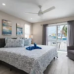 Waterfront Paradise: Cozy 3Br With Hot Tub & Dock