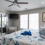 Waterfront Paradise: Cozy 3Br With Hot Tub & Dock