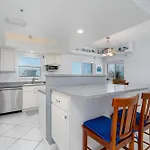 Beachside Condo W/ Pool, Lanai & Walk To Beach