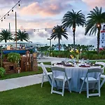 Faro Blanco Resort & Yacht Club Marathon, Curio By Hilton