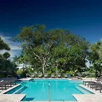 Faro Blanco Resort & Yacht Club Marathon, Curio By Hilton