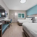 Radisson Resort At The Port