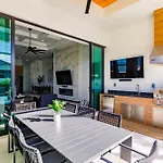 Naples Calming Waves Luxury Home 4-3