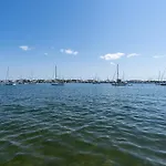 180° Bay Views, Newly Remodeled, Walk To Beach
