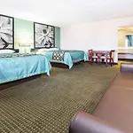 Super 8 By Wyndham Marianna