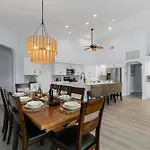 New 2024 Renovation! Gorgeous Island Oasis With Sw Exposure On Marco Island
