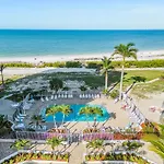 Panoramic Gulf Views: Beachfront Condo, Pool