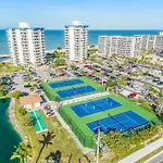 Panoramic Gulf Views: Beachfront Condo, Pool