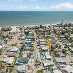 Dune Our Thing Manor: 8Br Retreat W/ Pool & Beach