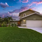 Waterfront Living, Dock, Heated Pool & Spa - Gulf Gate Oasis - Roelens
