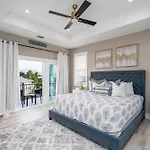 Bliss On The Bay: 5Br Oasis W/ Pool, Spa & Views