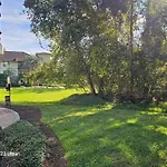 Peaceful 2 Bedroom 2 Ba Ground Floor W Bbq And Fenced Courtyard