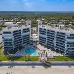 Luxury Oceanfront Condo - Stunning Views & Private Balcony - Ebb Tide 305