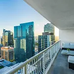 Beautiful 1 Bedroom Overlooking The Ocean And Downtown Brickell
