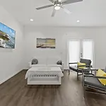 Palm Oasis- Pinellas Park Townhouse 2/2 W/Garage