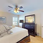 Sandy Pointe