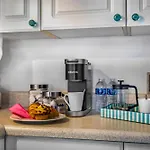 Beach Cottage With Heated Pool Just Off Siesta Key