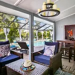 Beach Cottage With Heated Pool Just Off Siesta Key
