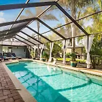 Beach Cottage With Heated Pool Just Off Siesta Key