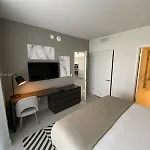 Corner Modern Ocean View Low Floor