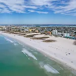 The Coastal Retreat Modern 3Br Home With Beachy Charm
