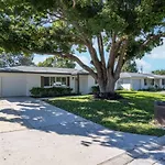 The Coastal Retreat Modern 3Br Home With Beachy Charm