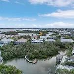 Close To Beach, Secluded Pier With Partial Bay Views - Blue Bayou B - Roelens