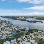 Close To Beach, Secluded Pier With Partial Bay Views - Blue Bayou B - Roelens