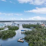 Close To Beach, Secluded Pier With Partial Bay Views - Blue Bayou B - Roelens