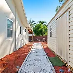 Tropical Spa Escape Pool Spa Sauna 4Bdrm 8 Min Bch