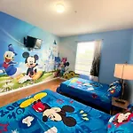3 Bedroom Resort Style Condo, 3 Miles To Disney!