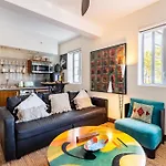 Oceanfront Oasis: 2-Br Apartment On Ocean Drive