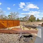 Relaxing Retreat Pool, Spa, Art Studio, Breakfast
