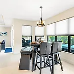 Winter Specials! Built In 2020! Modern Electric-Heated Pool Home With Bikes - Villa Alexandria