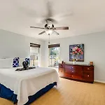 Mount Dora Townhome In Historical District!