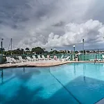 Bayfront Clearwater Beach Condo With Pool Access!