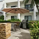 Courtyard Melbourne West