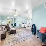 Beautifully Remodeled Electric-Heated Pool Home With Bikes - Perfect For Families! - Villa Skyy
