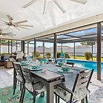 Beautifully Remodeled Electric-Heated Pool Home With Bikes - Perfect For Families! - Villa Skyy