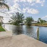 Family-Friendly Salt Water Electric-Heated Pool Home With Gulf Access - Villa Mahana