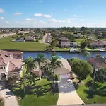 Spacious Electric-Heated Pool Home On Gulf-Access Canal With Bikes - Villa Joan