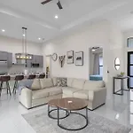 New Construction Modern 4-Bedroom Home With Saltwater Heated Pool - Villa Lola