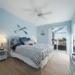 Remodeled Electric-Heated Pool Home On Gulf-Access Canal With Bikes - Villa Liza