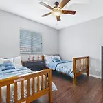 Quiet Home With Fenced Yard & Pool Table - Perfect For Families With Pets! - Villa Grace