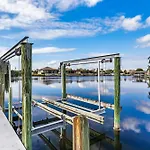 Spacious Gulf-Access Heated-Pool Home With Spa & Boat Lift - Villa Ashlyn