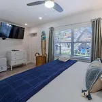 Siesta Key Beach Resort and Suites, Tiki & Pool