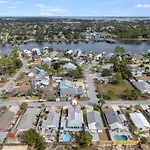 7131 Sunset Ave - Cottage By The Sea With Pool